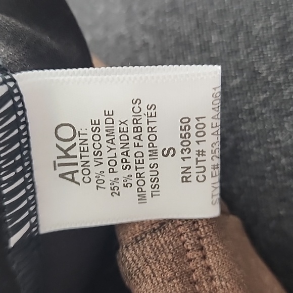 AIKO NEIMAN MARCUS NWT STRETCH ITALIAN FABRIC LEGGINGS SIZE SMALL - Picture 5 of 9